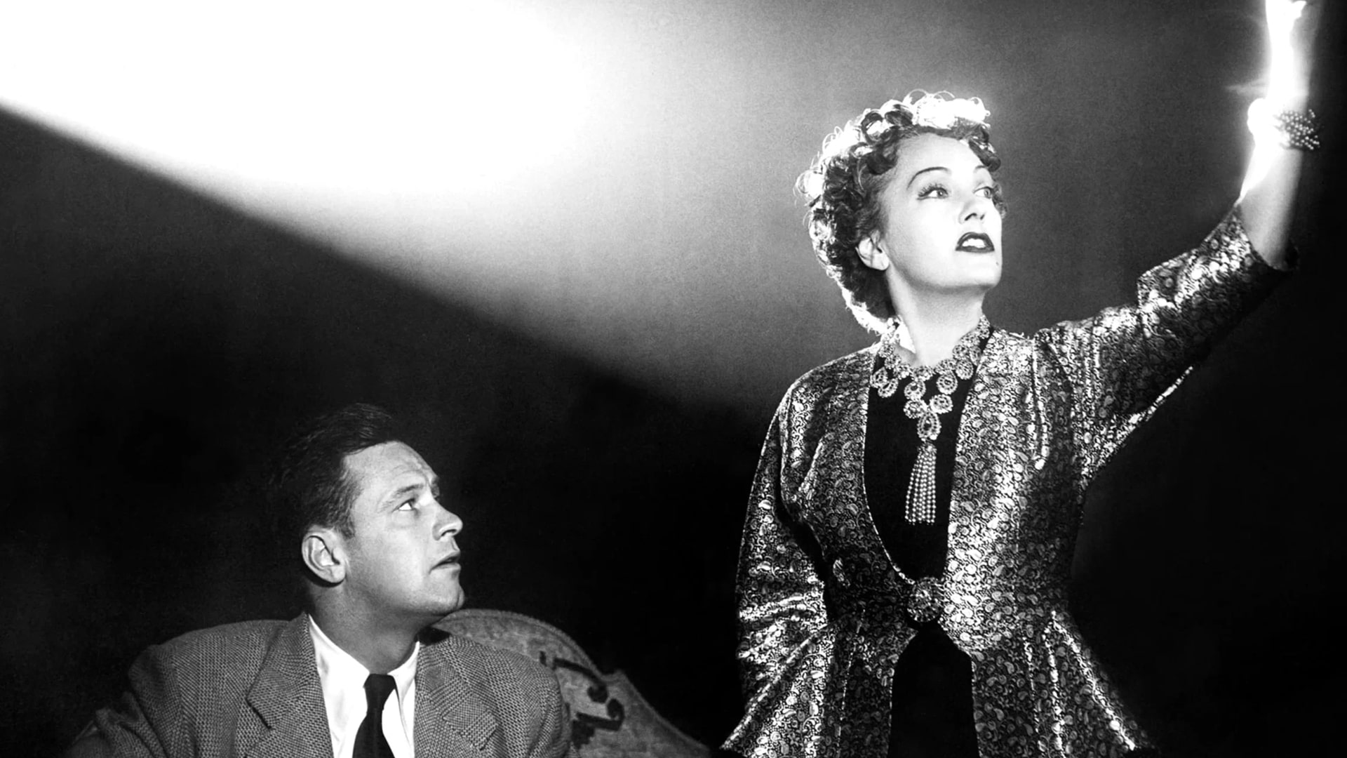 ۵۷. بلوار سانست (Sunset Boulevard)